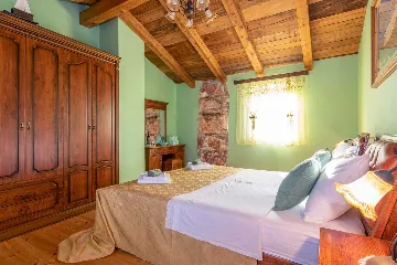 Šišan Istrian Stone House for Up to 5 Guests