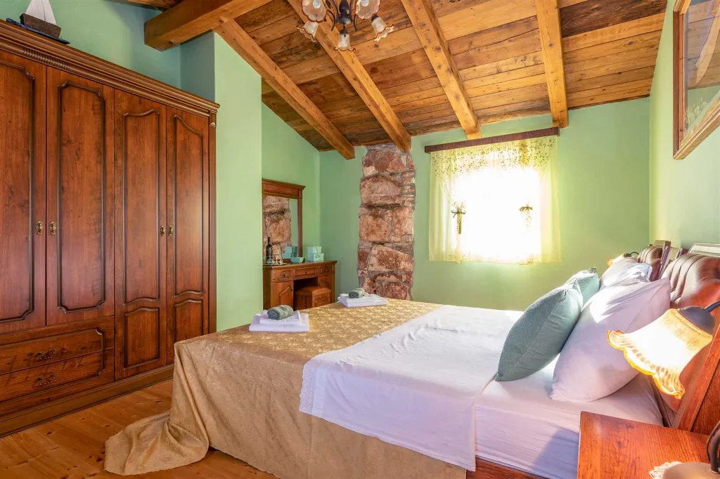 Šišan Istrian Stone House for Up to 5 Guests