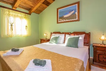 Šišan Istrian Stone House for Up to 5 Guests