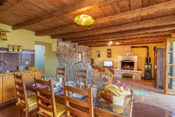 Šišan Istrian Stone House for Up to 5 Guests