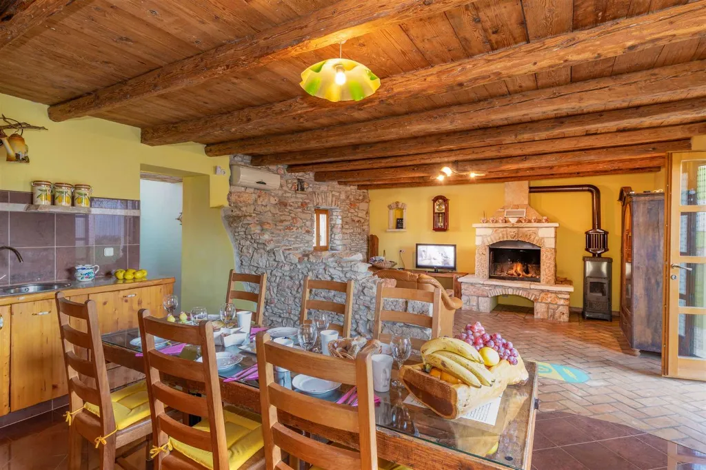 Šišan Istrian Stone House for Up to 5 Guests