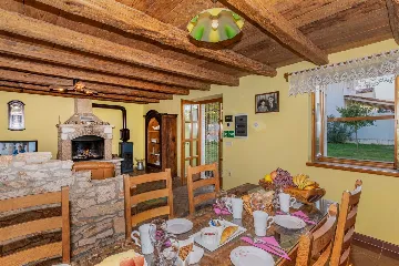 Šišan Istrian Stone House for Up to 5 Guests