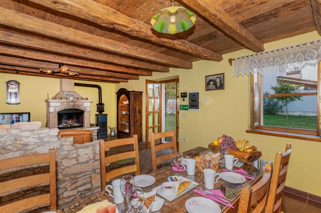 Šišan Istrian Stone House for Up to 5 Guests