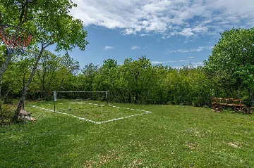 2-Bedroom House with Private Pool in Labin