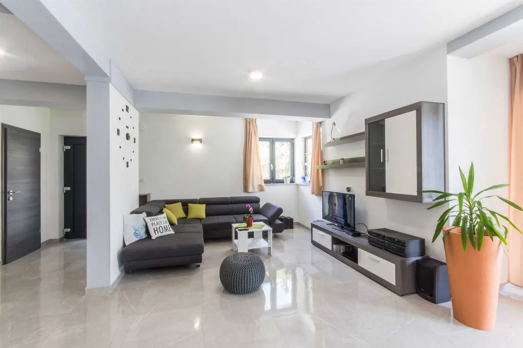 3-Bedroom House with Pool in Labin for Up to 8