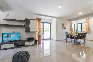 3-Bedroom House with Pool in Labin for Up to 8