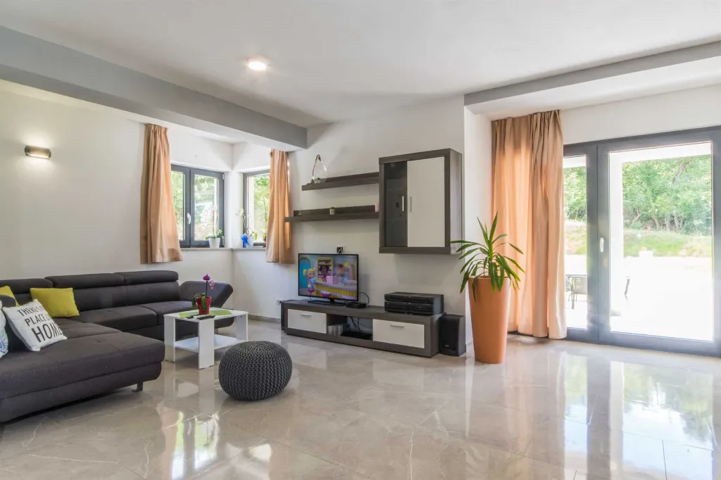 3-Bedroom House with Pool in Labin for Up to 8