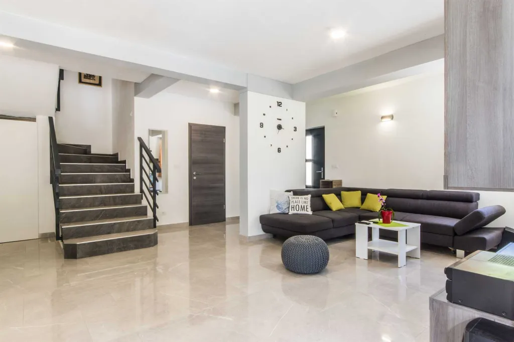 3-Bedroom House with Pool in Labin for Up to 8