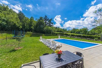 3-Bedroom House with Pool in Labin for Up to 8