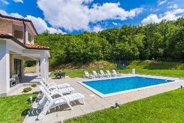 3-Bedroom House with Pool in Labin for Up to 8