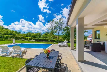 3-Bedroom House with Pool in Labin for Up to 8