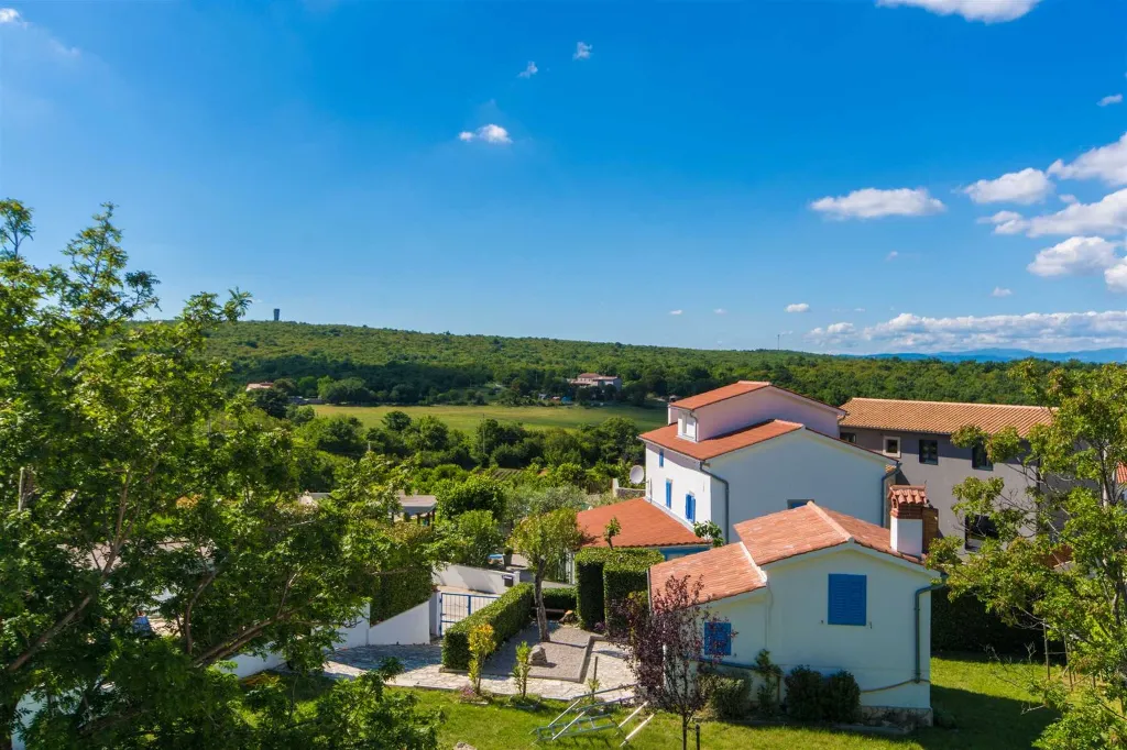 3-Bedroom House with Pool in Labin for Up to 8