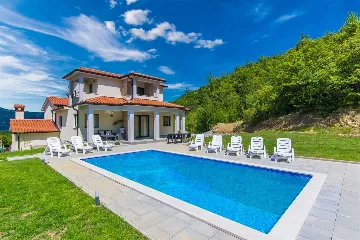 3-Bedroom House with Pool in Labin for Up to 8