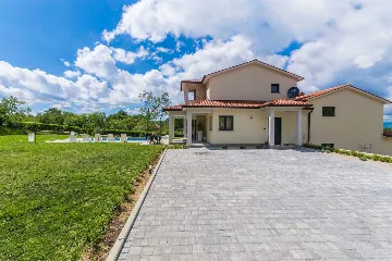 3-Bedroom House with Pool in Labin for Up to 8