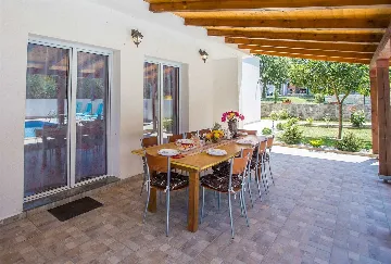 4-Bedroom House for Up to 10 Guests in Labin