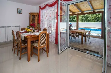 4-Bedroom House for Up to 10 Guests in Labin