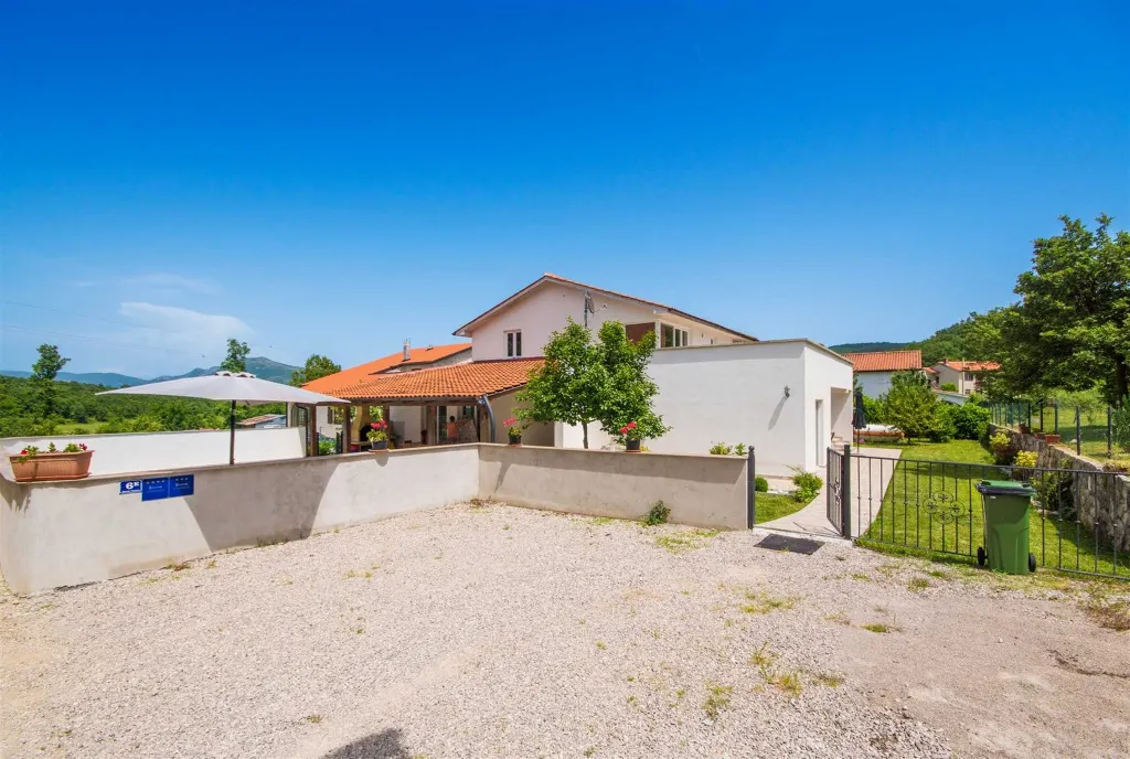 4-Bedroom House for Up to 10 Guests in Labin