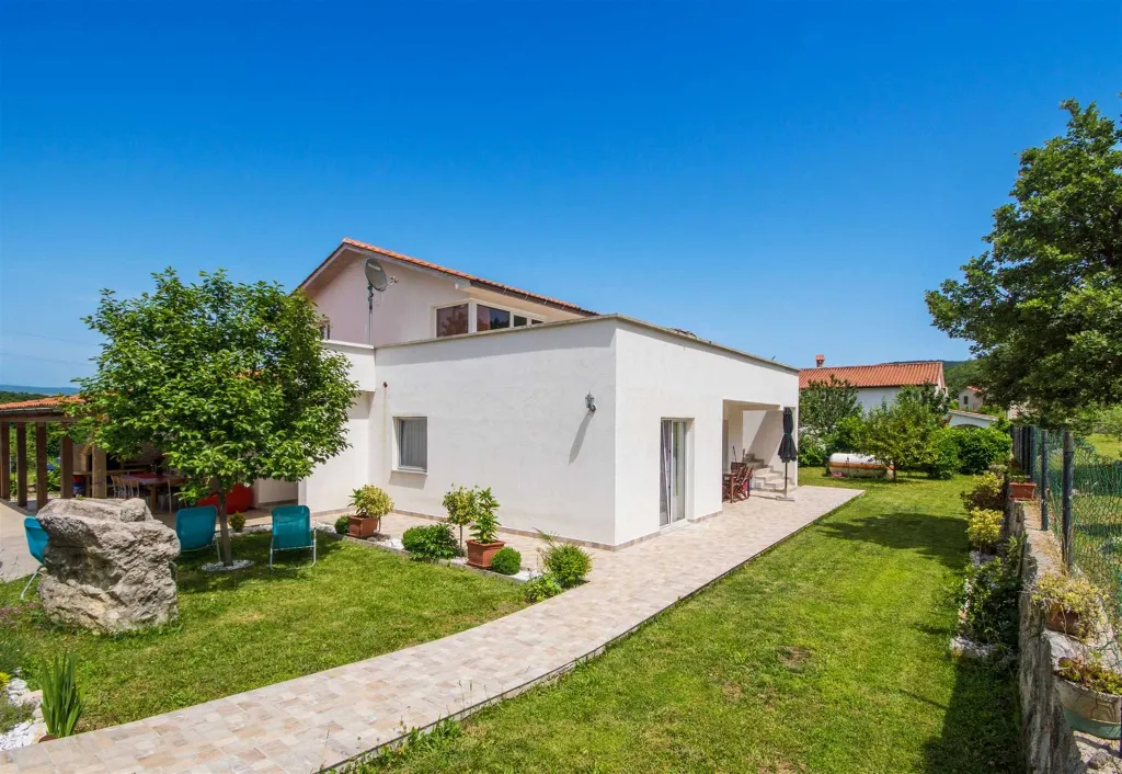 4-Bedroom House for Up to 10 Guests in Labin
