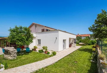 4-Bedroom House for Up to 10 Guests in Labin