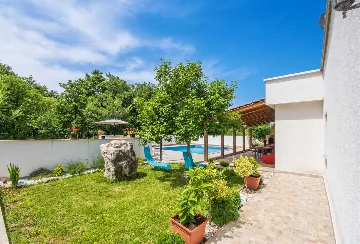 4-Bedroom House for Up to 10 Guests in Labin