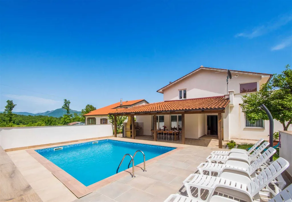 4-Bedroom House for Up to 10 Guests in Labin