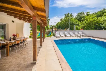 4-Bedroom House for Up to 10 Guests in Labin