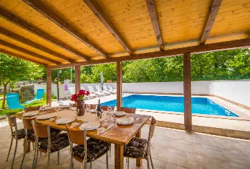 4-Bedroom House for Up to 10 Guests in Labin