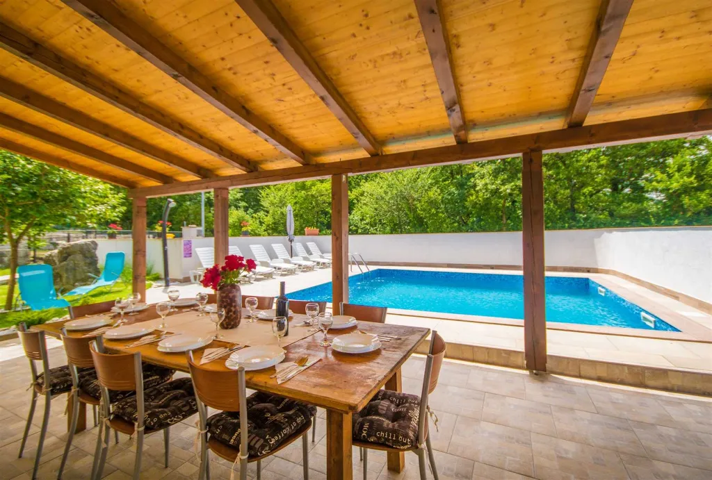 4-Bedroom House for Up to 10 Guests in Labin