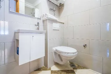 4-Bedroom House for Up to 10 Guests in Labin