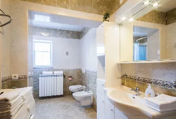 4-Bedroom House for Up to 10 Guests in Labin