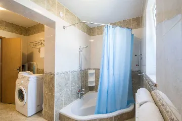 4-Bedroom House for Up to 10 Guests in Labin