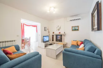 4-Bedroom House for Up to 10 Guests in Labin