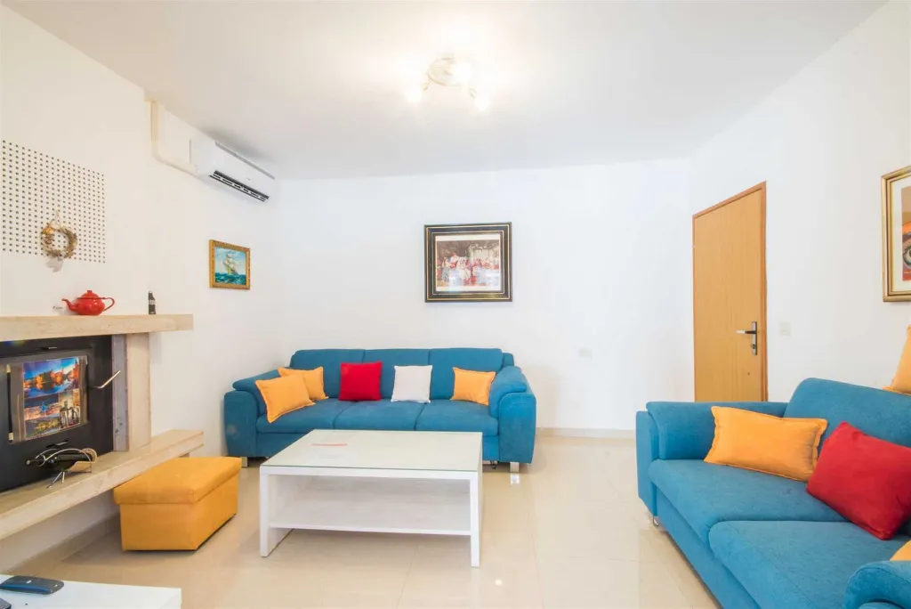 4-Bedroom House for Up to 10 Guests in Labin