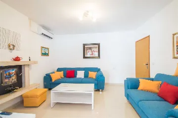 4-Bedroom House for Up to 10 Guests in Labin