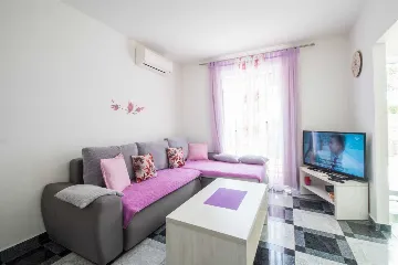 4-Bedroom House for Up to 10 Guests in Labin