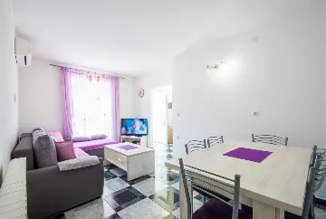 4-Bedroom House for Up to 10 Guests in Labin