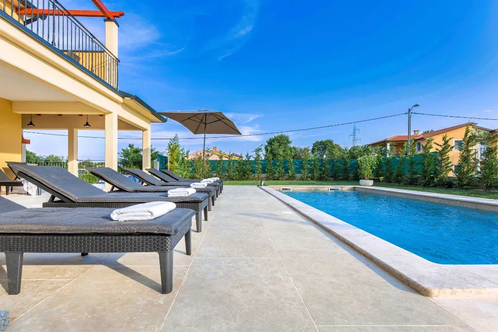 4-Bedroom House in Nedešćina for up to 9 Guests