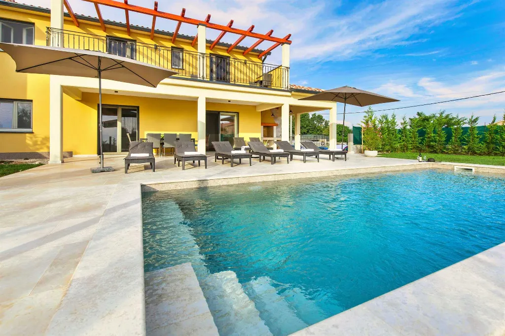 4-Bedroom House in Nedešćina for up to 9 Guests