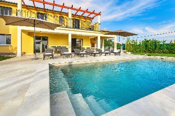 4-Bedroom House in Nedešćina for up to 9 Guests