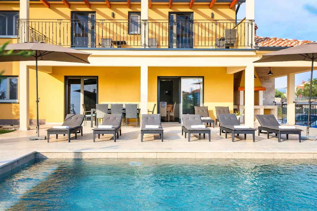 4-Bedroom House in Nedešćina for up to 9 Guests