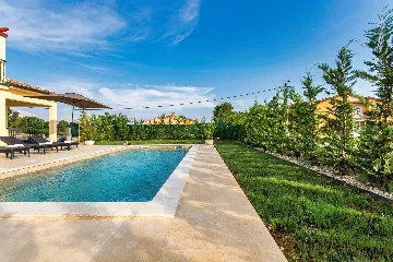 4-Bedroom House in Nedešćina for up to 9 Guests