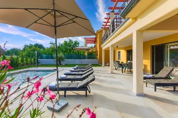 4-Bedroom House in Nedešćina for up to 9 Guests