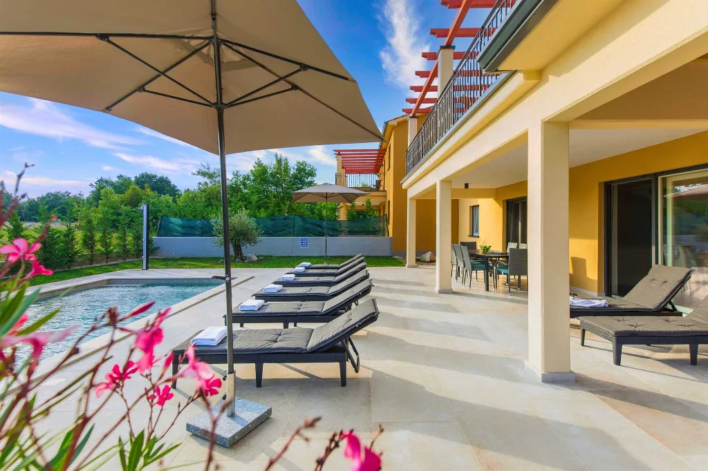 4-Bedroom House in Nedešćina for up to 9 Guests
