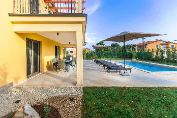 4-Bedroom House in Nedešćina for up to 9 Guests