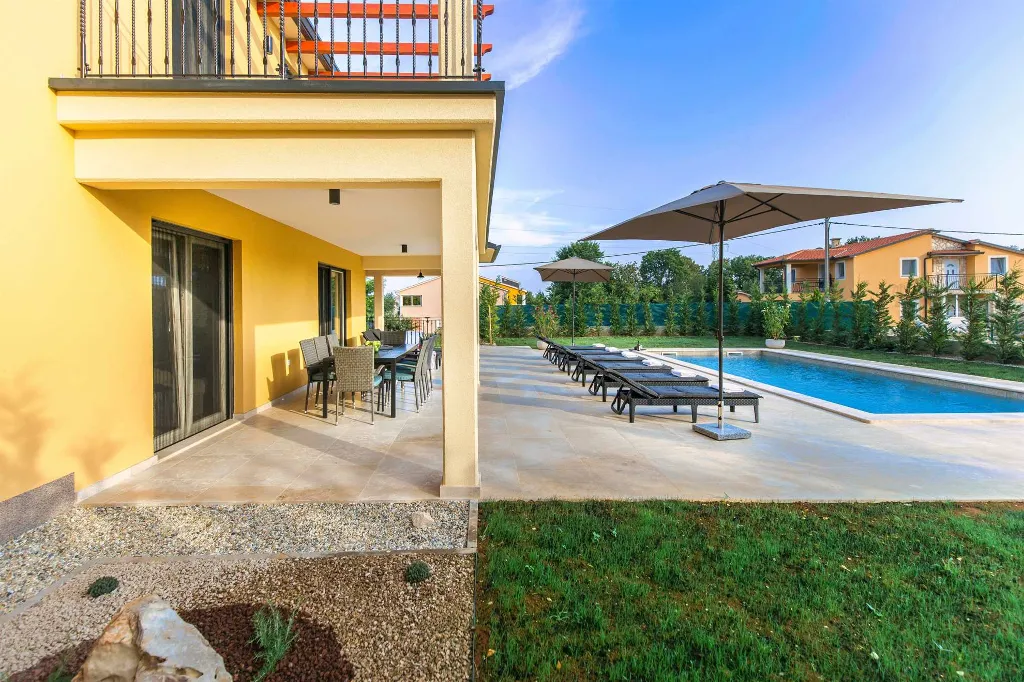 4-Bedroom House in Nedešćina for up to 9 Guests