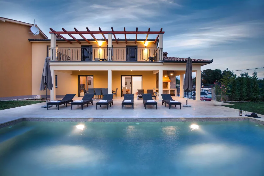 4-Bedroom House in Nedešćina for up to 9 Guests