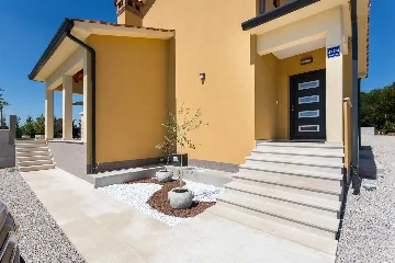 4-Bedroom House in Nedešćina for up to 9 Guests