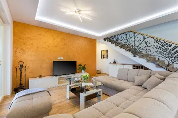 4-Bedroom House in Nedešćina for up to 9 Guests