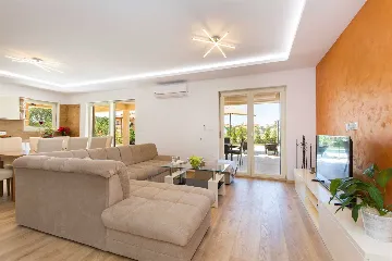 4-Bedroom House in Nedešćina for up to 9 Guests