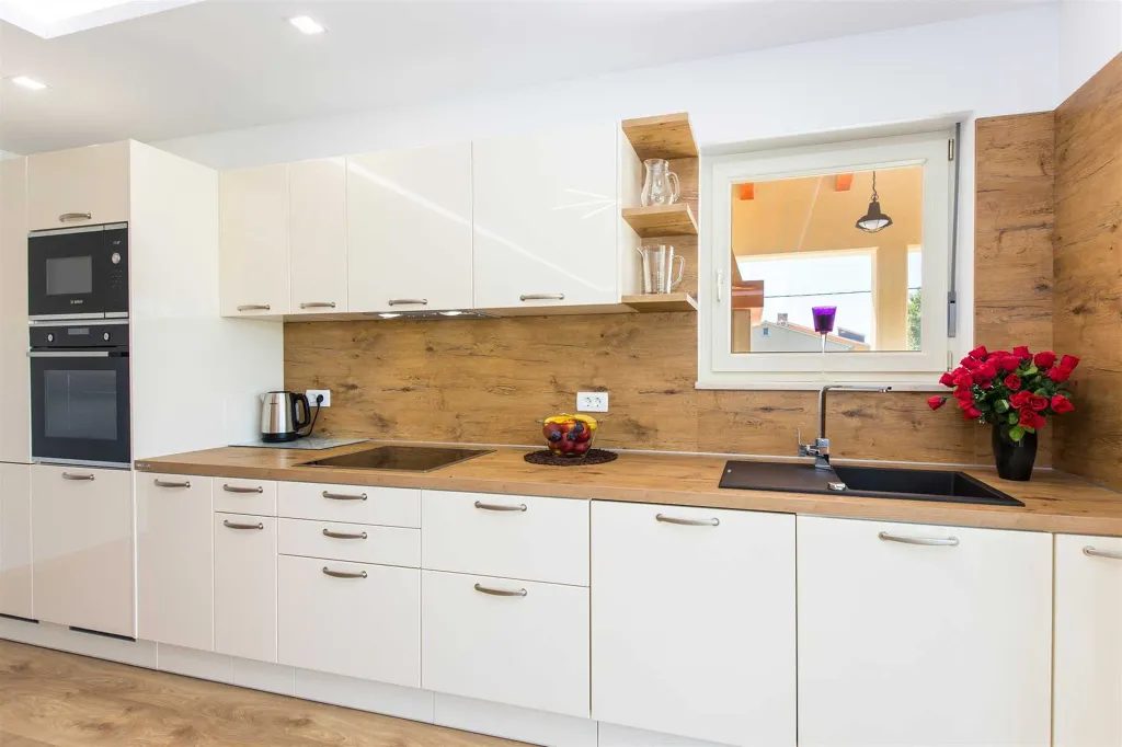 4-Bedroom House in Nedešćina for up to 9 Guests